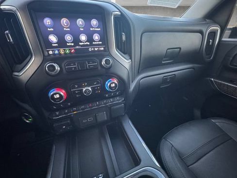 Used 2023 GMC Sierra 2500 Denali w/ Denali Black Diamond Edition AWD/4WD image 3
