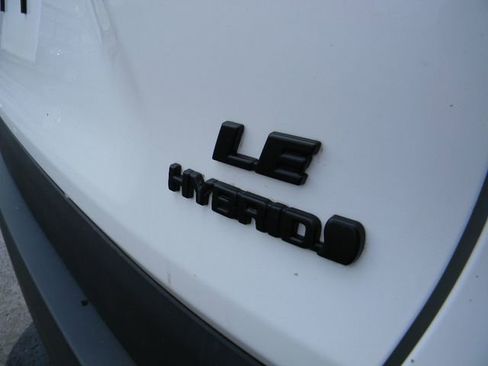 Used 2024 Toyota RAV4 LE AWD/4WD image 8