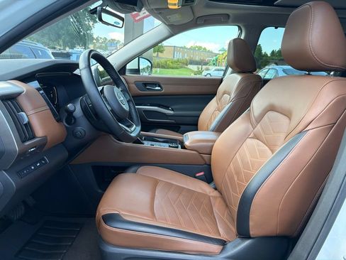 Used 2024 Nissan Pathfinder Platinum w/ Cargo Package AWD/4WD image 22