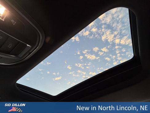 New 2025 Jeep Grand Cherokee Altitude image 16