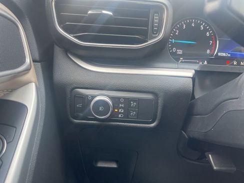 Used 2022 Ford Explorer XLT w/ Equipment Group 202A image 28