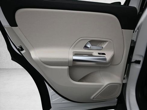 Certified 2025 Mercedes-Benz GLA 250 4MATIC image 23