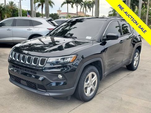 Used 2023 Jeep Compass Latitude AWD/4WD image 3