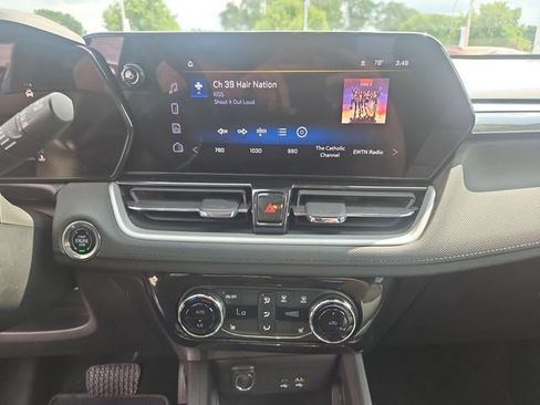 Used 2025 Chevrolet TrailBlazer LT w/ Convenience Package FWD image 19