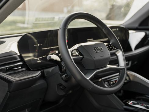 Certified 2025 Audi Q5 Premium Plus w/ Premium Plus image 9