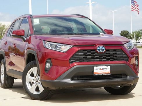 Used 2020 Toyota RAV4 XLE w/ Convenience Package image 2