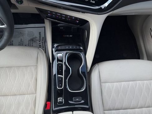 Used 2023 Buick Envision Avenir FWD image 3