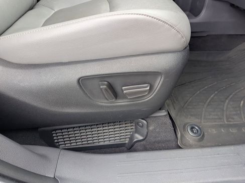 Used 2024 Toyota Sienna Limited FWD image 40