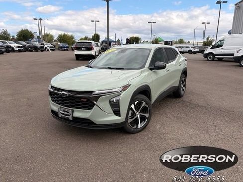 Used 2024 Chevrolet Trax RS FWD image 1