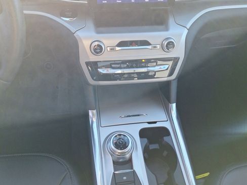 Used 2022 Ford Explorer XLT w/ Equipment Group 202A image 11