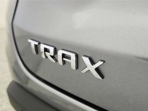 Used 2025 Chevrolet Trax LT w/ Sunroof Package FWD image 15