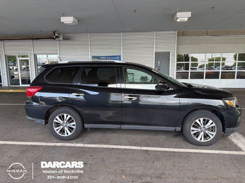 Used 2018 Nissan Pathfinder SL AWD/4WD image 1