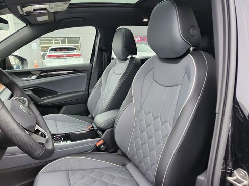 New 2026 Volkswagen Tiguan SEL R-Line image 9