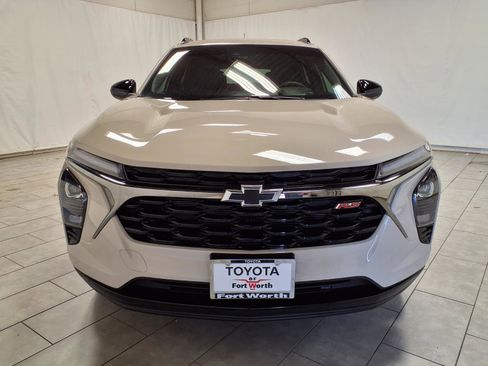 Used 2026 Chevrolet Trax RS w/ Sunroof Package image 2