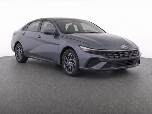 Used 2024 Hyundai Elantra SEL FWD image 3