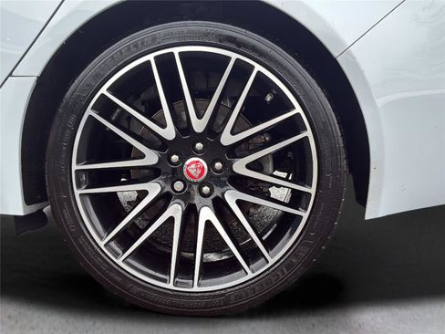 Used 2020 Jaguar XF Checkered Flag image 40