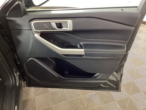 Used 2023 Ford Explorer XLT w/ Equipment Group 202A AWD/4WD image 10