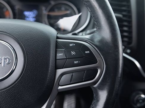 Used 2019 Jeep Cherokee Latitude Plus w/ Cold Weather Group FWD image 38