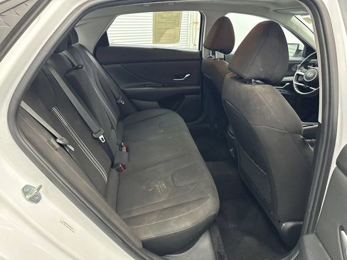 Used 2025 Hyundai Elantra SEL FWD image 15