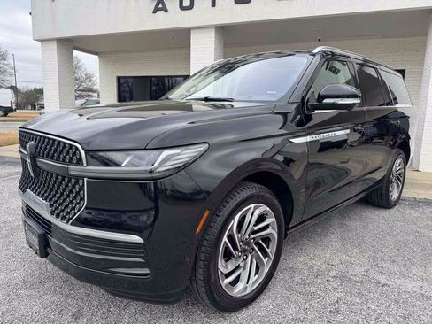 Used 2025 Lincoln Navigator Reserve AWD/4WD image 40