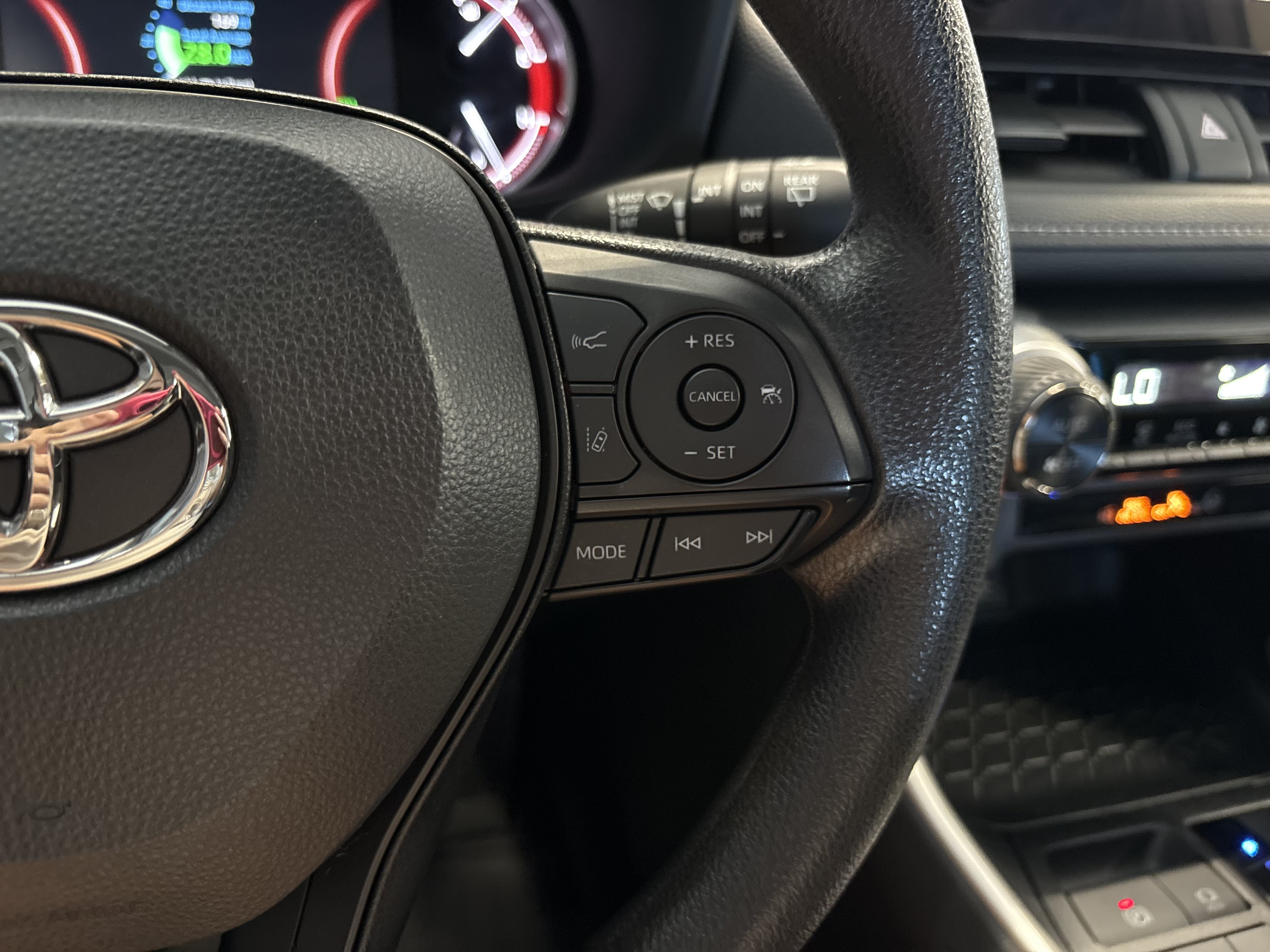 Certified 2025 Toyota RAV4 XLE FWD image 23
