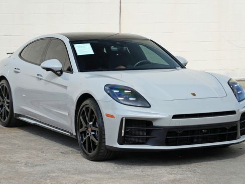 Used 2025 Porsche Panamera image 61