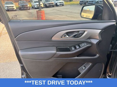 Used 2023 Chevrolet Traverse LT image 10