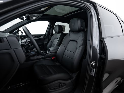 New 2026 Porsche Cayenne image 5