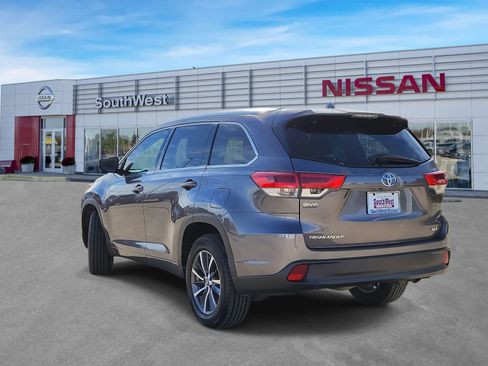 Used 2017 Toyota Highlander XLE image 8