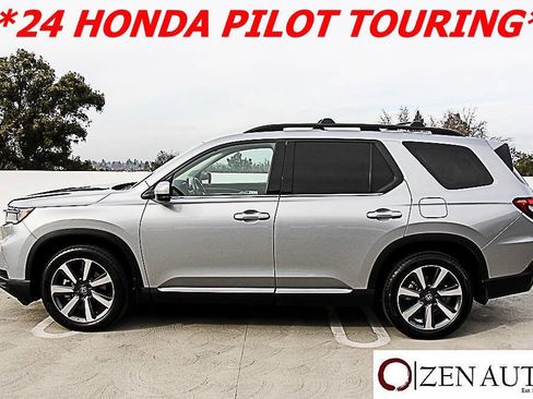 Used 2024 Honda Pilot Touring image 4