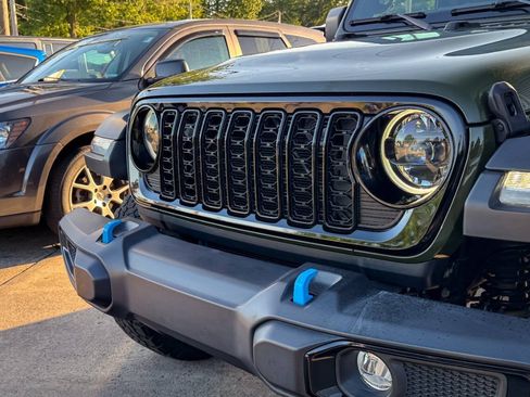 Used 2024 Jeep Wrangler Unlimited AWD/4WD image 8