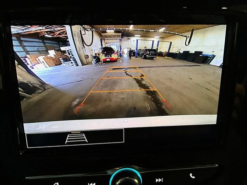 Used 2023 Chevrolet Traverse LS FWD image 19