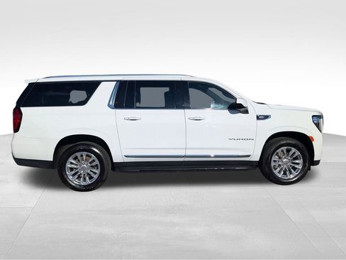 Used 2024 GMC Yukon XL SLT RWD image 3