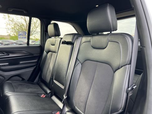 Used 2024 Jeep Grand Cherokee Altitude image 21