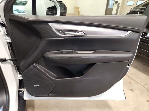 Used 2017 Cadillac XT5 Luxury image 34