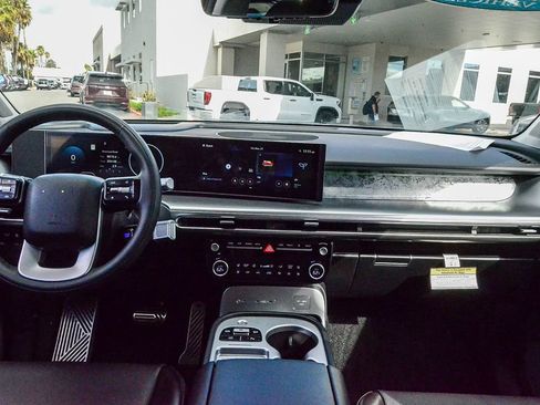 Certified 2026 Hyundai Ioniq 9 Calligraphy image 13