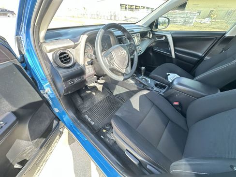 Used 2018 Toyota RAV4 XLE image 10