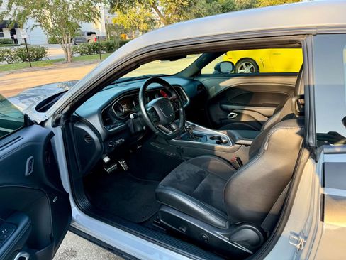 Used 2022 Dodge Challenger R/T w/ Plus Package image 21