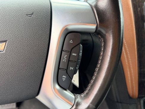 Used 2017 Chevrolet Traverse LT w/ Style and Technology Package FWD image 18