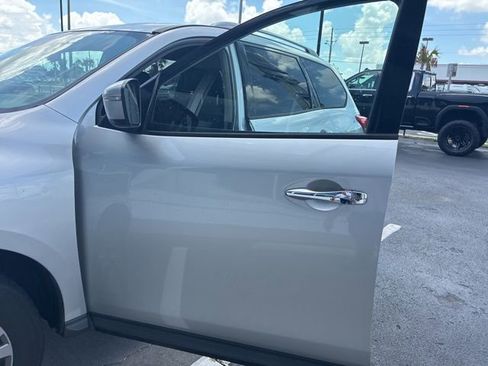 Used 2020 Nissan Pathfinder SV w/ Cargo Package FWD image 16