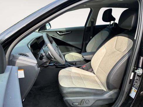 Used 2023 Kia Niro FWD image 9