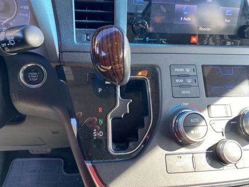 Used 2016 Toyota Sienna Limited Premium w/ Outdoor Package image 20