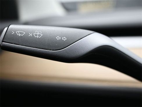 Used 2019 Tesla Model 3 Standard Range Plus image 24