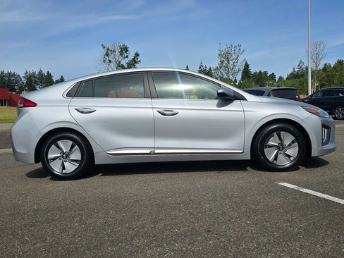Used 2022 Hyundai Ioniq SE FWD image 6
