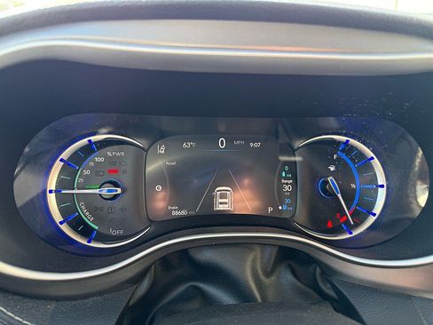 Used 2022 Chrysler Pacifica Touring-L w/ Uconnect Theater Family Group FWD image 52