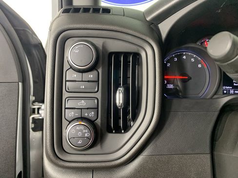 Used 2022 Chevrolet Silverado 2500 Custom w/ Custom Value Package image 17