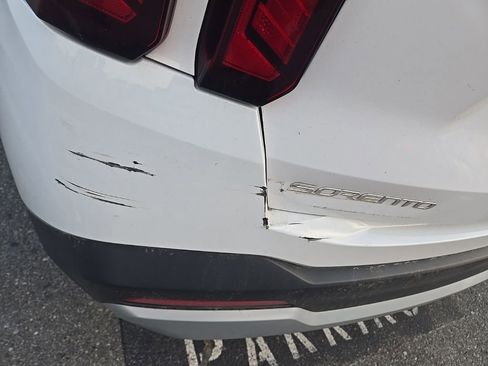 Used 2025 Kia Sorento LX image 2