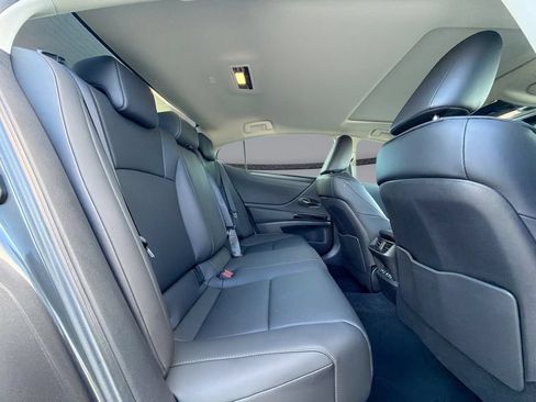Certified 2025 Lexus ES 350 w/ Premium Package FWD image 17