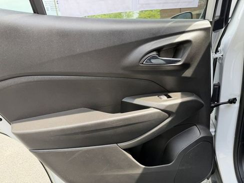 Used 2025 Chevrolet Trax LS FWD image 24