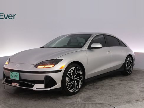 Used 2025 Hyundai Ioniq 6 SEL RWD image 2